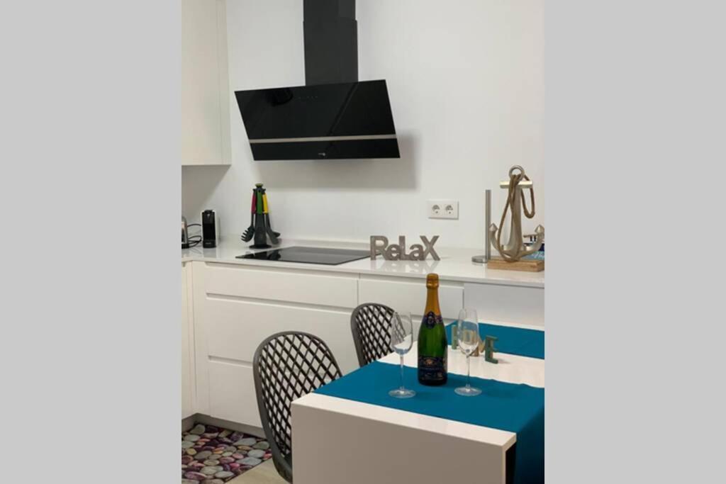 Apartamento Paseo De La Carihuela Торемолинос Екстериор снимка
